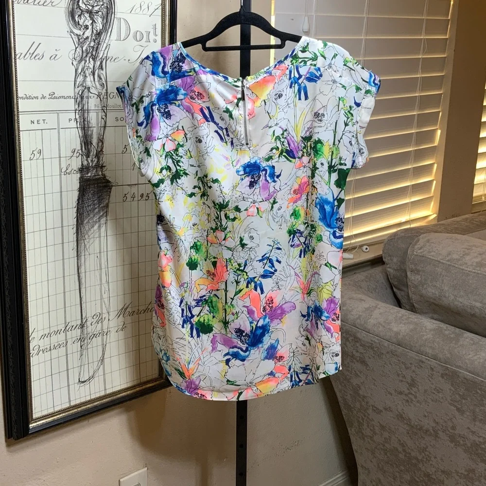 Express Colorful Floral Women's Blouse - Picture 3 of 11